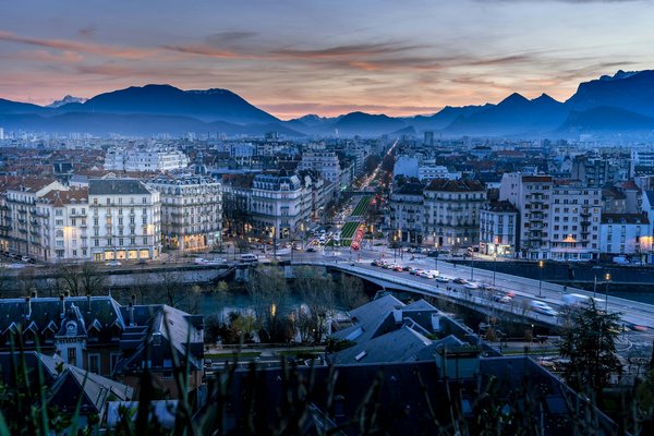 Pourquoi contacter une agence pour ses investissements immobiliers à Grenoble ?